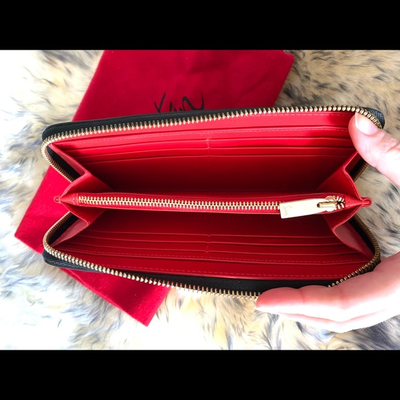 Authentic Christian Louboutin Pannetone Black Leather Multi-metal Spiked Wallet - Picture 4 of 14